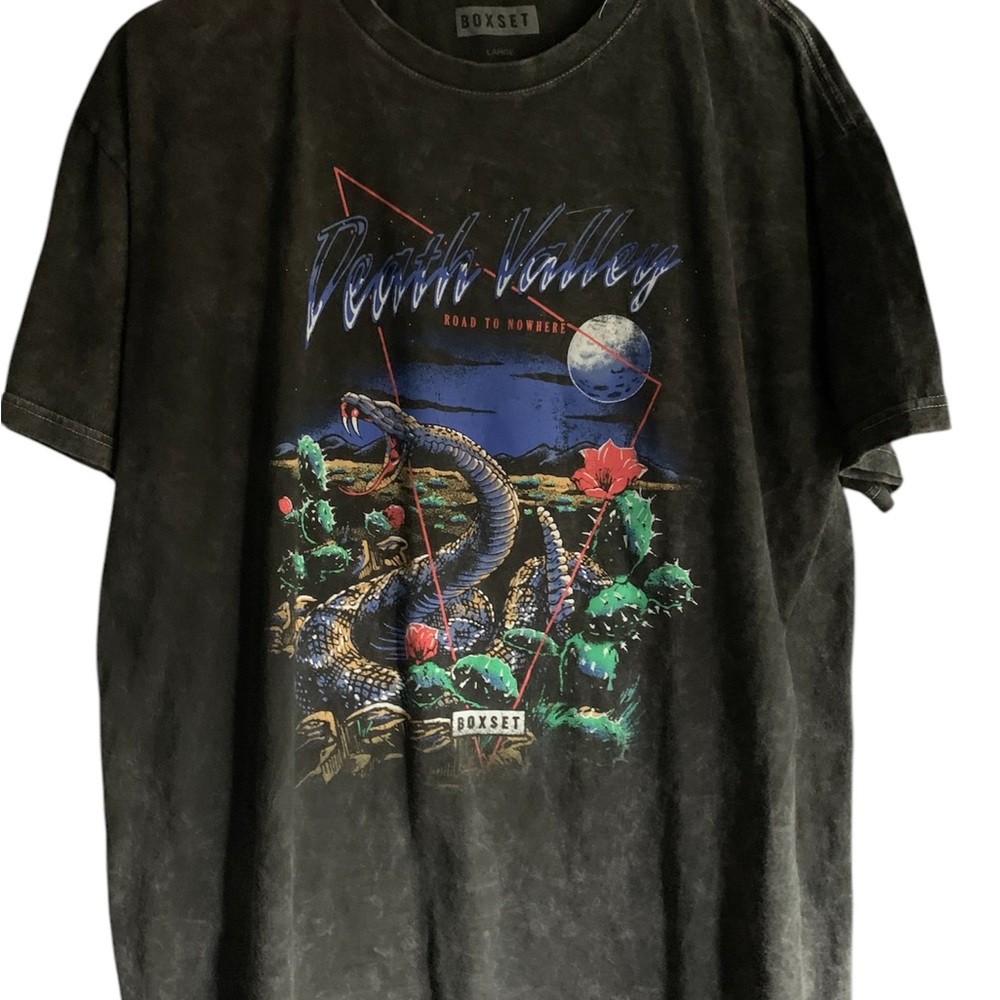 Boxset Short Sleeve Tee with Vibrant Graphic